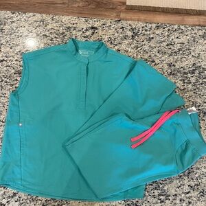 Figs Medium Rafaela Scrub Top & Medium Tall Livingston Pants